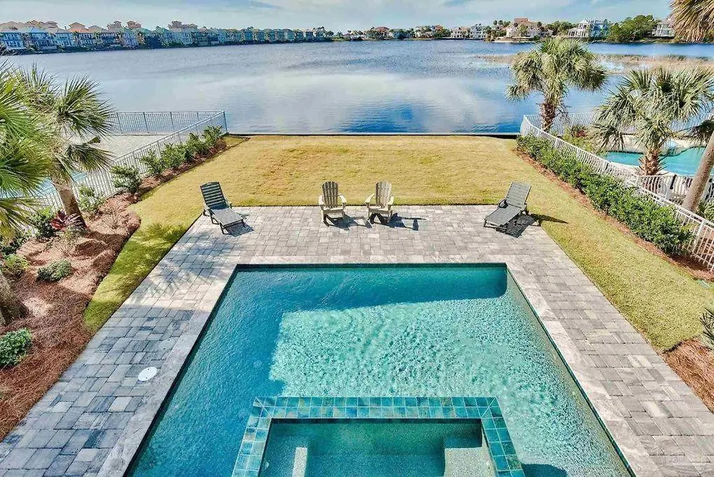 Paradise Cove Destin